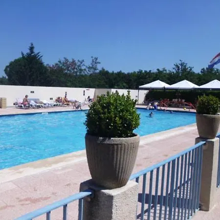 Les 4 Mousquetaires Hébergement de vacances Méjannes-le-Clap